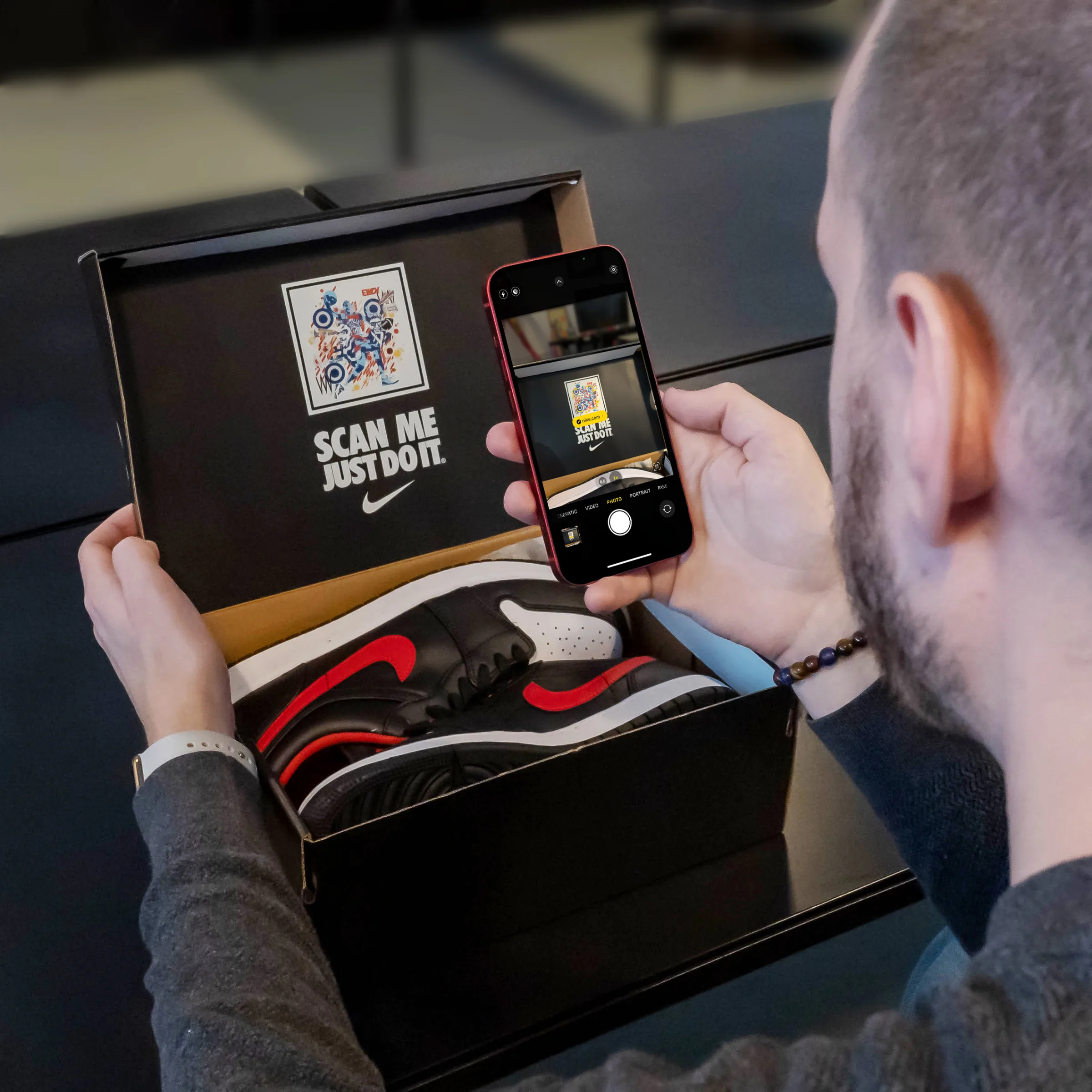 Scanning the ArtQrCode® printed inside a Nike shoebox
